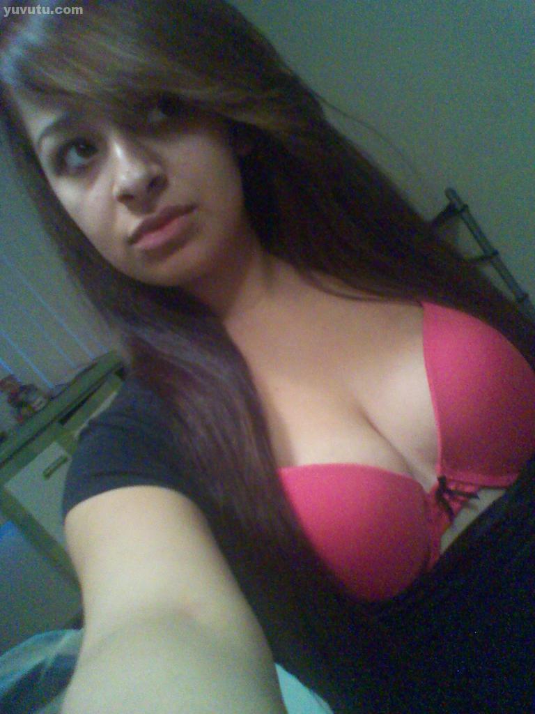 Young Latina Milf pic