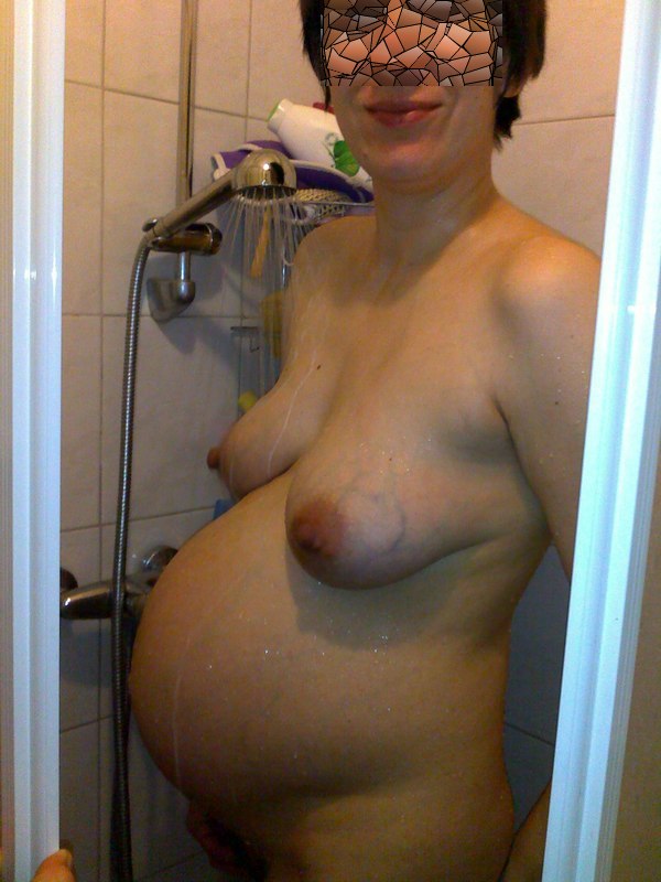 600px x 800px - Preggo belly caught in bathroom - TV On Yuvutu Homemade ...