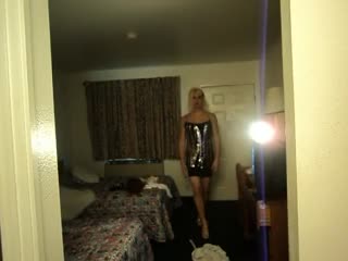 Transvestit - Lexx walks into motel and plays with herself