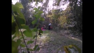 Missionarsstellung - VOYEUR SURPRISE COUPLE FUCKING NUDE IN FOREST