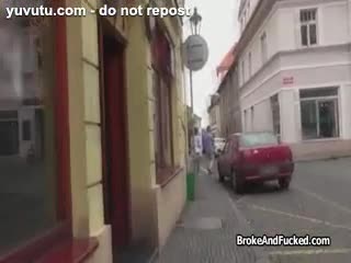 Boquete - Pretty barkeeper sucks for money on video