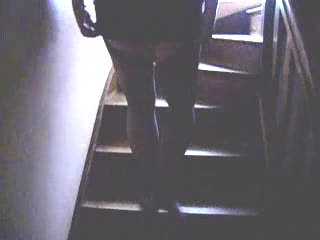  - Claudine monte l'escalier