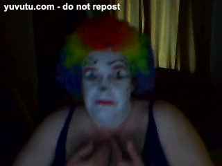  - clown slut offers oral satisifcation to women an...