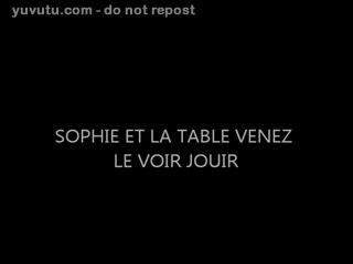  - sophie sautee sur la table fin