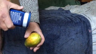 Masturb. masculina - Papaya fruit in big hole