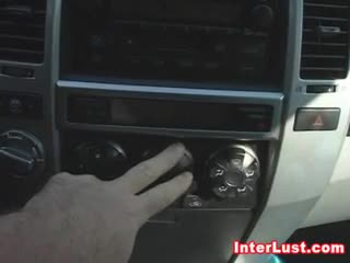 Masturb. con mano - Busty Babe Handjobs Inside The Car