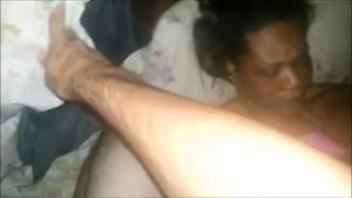 Corrida facial - Sexy ebony MILF gets facial blast
