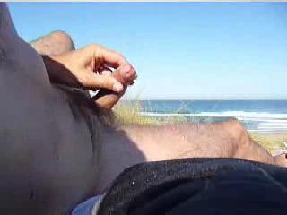 Masturb. masculine - cum on the beach