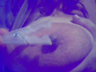 Gros seins - Playing with a clothespin on my nipple, GiasDDDs