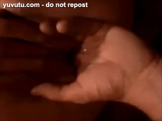 Squirting - ma main das sa chatte rempetm doigts dans le cu...