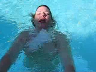 Posen - Kitt underwater in the pool